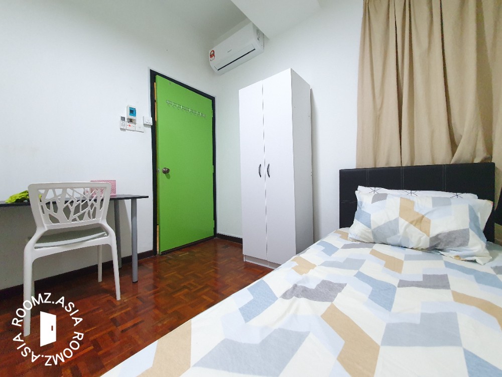RM700 only Single room for rent at Villa Putra KL with A/C near KTM / LRT MALE ONLY