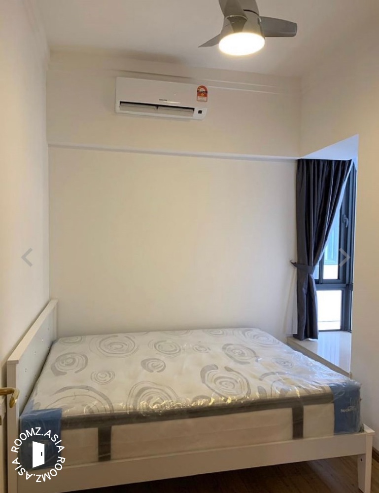 Single room for rent at with private 🛁bathroom