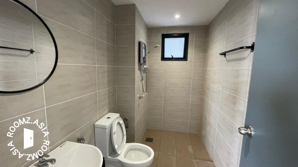 Studio room for rent with private 🛁bathroom