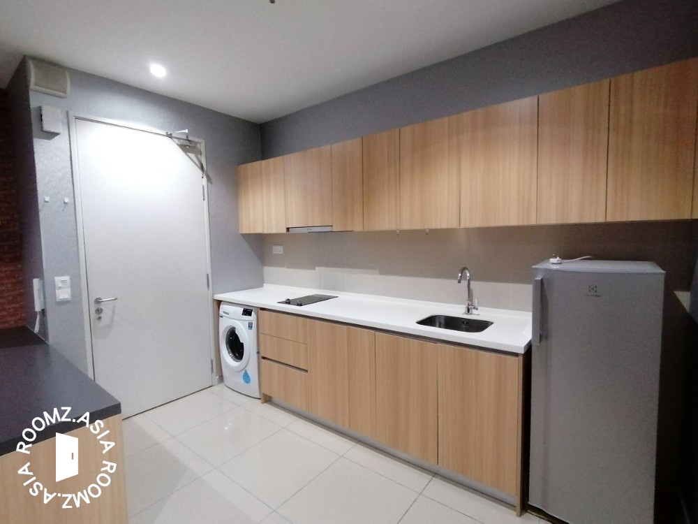 Studio room for rent with private 🛁bathroom