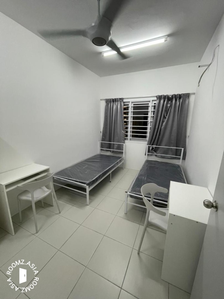 Female Muslim Single Room (Rental Include all utilities) Walk to LRT Melati Station)