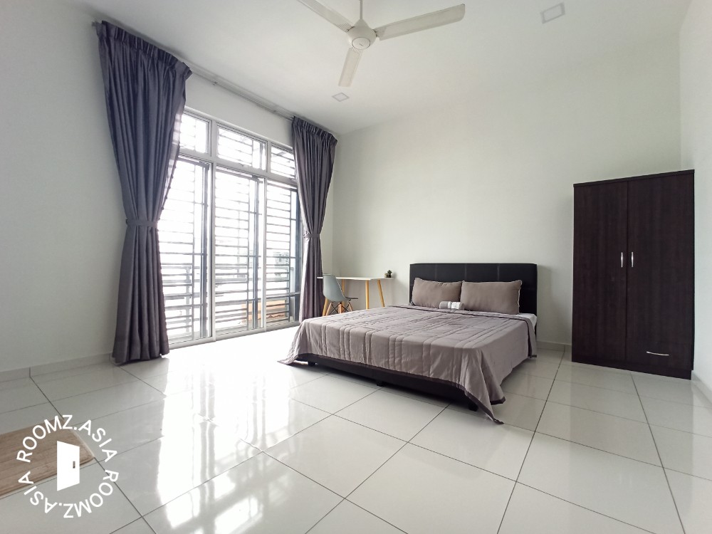 💜💙Bukit Indah Big Master Room with Private Bathroom for Rent💙💜