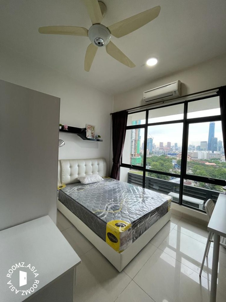 Walking Distance to Sunway Velocity / Aeon Maluri / LRT & MRT @ Medium Room Amaya Maluri Condo