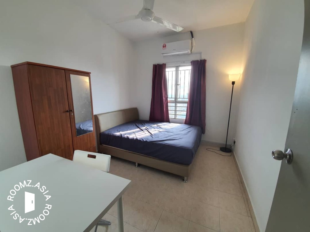 LRT Lembah Subang -Single room @ Daman Ria Apartment