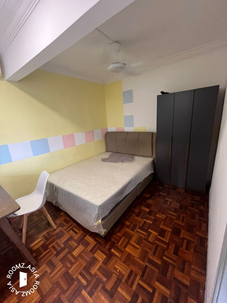 Middle room with aircond for rent at Kenanga Point Pudu , LRT Pudu , KWC Mall , Bukit bintang