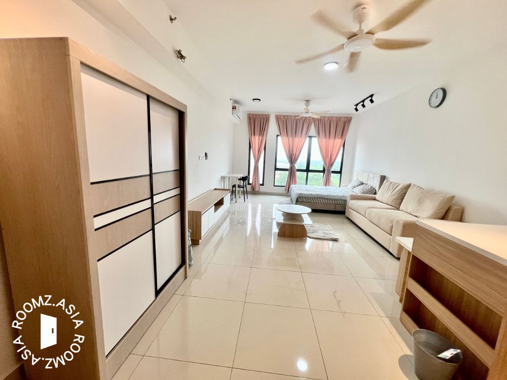 Studio Queen Bedroom Brand New Minimalist Furnished with private 🛁 bathroom @ Tulip Residence Denai Alam