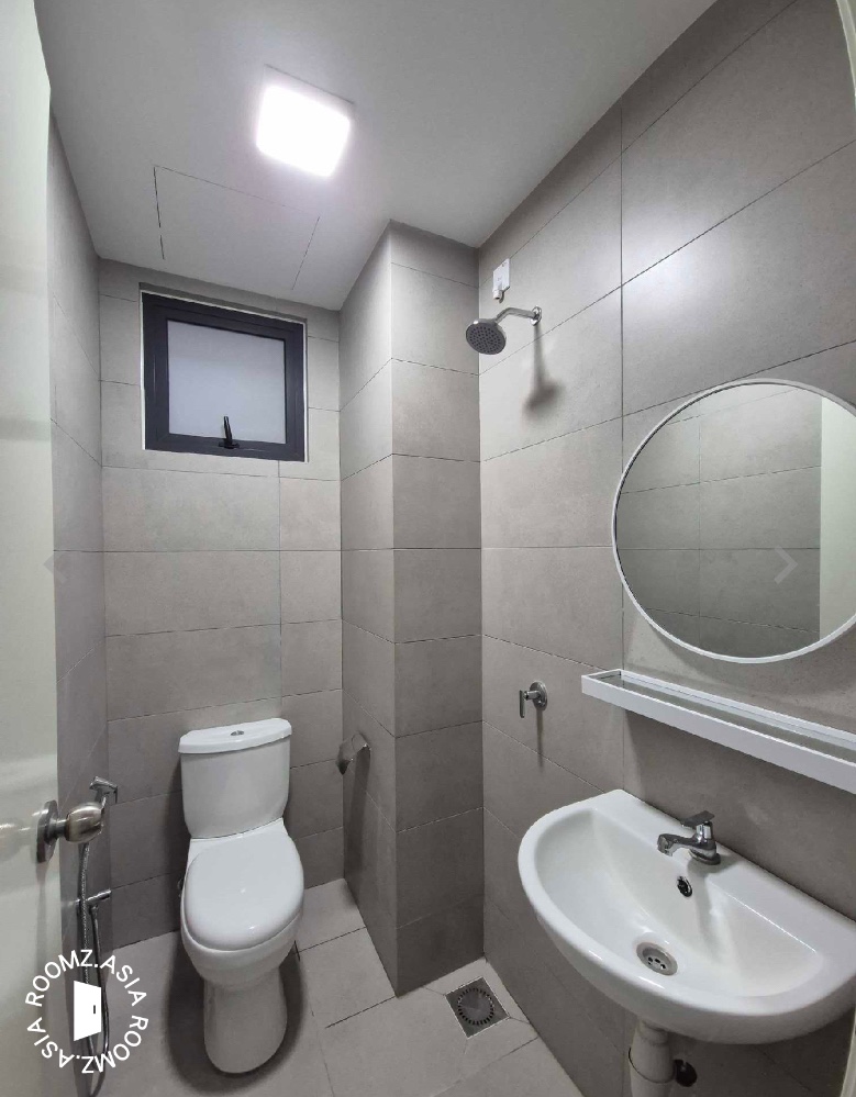 Looking for a happy, great tenant to make this cute and place home! A condo common room with a private bathroom for the tenant's own use. Fully furnished with a Queen sized bed, ceiling fan, aircon, wardrobe with mirror, study table with chair, televisi