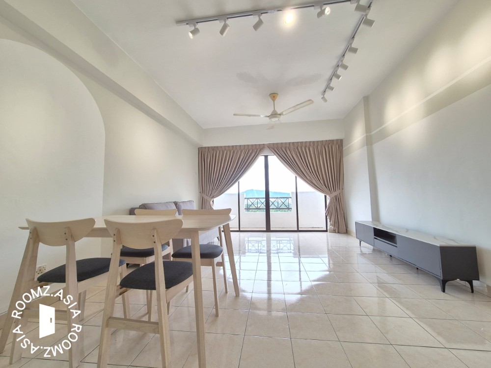 Master room for rent at with private 🛁bathroom prefer 👩female