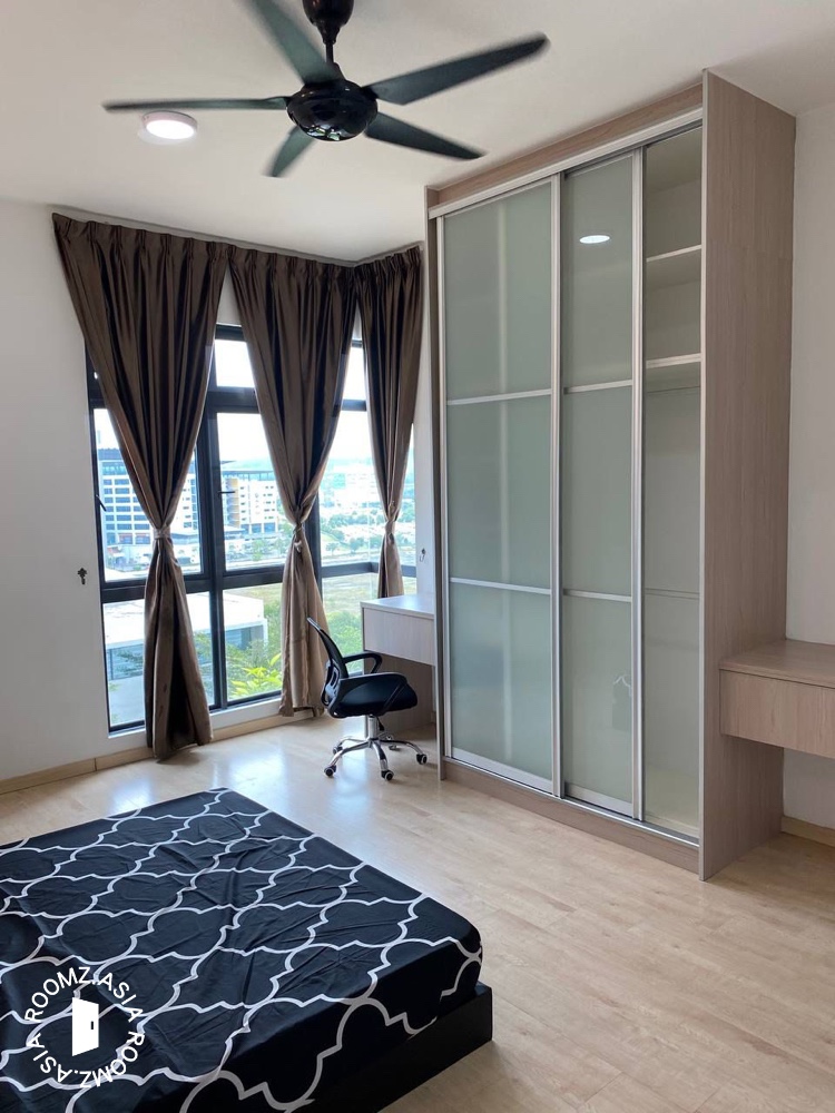 Strategic Location! Room Near LRT & APU in Bukit Jalil