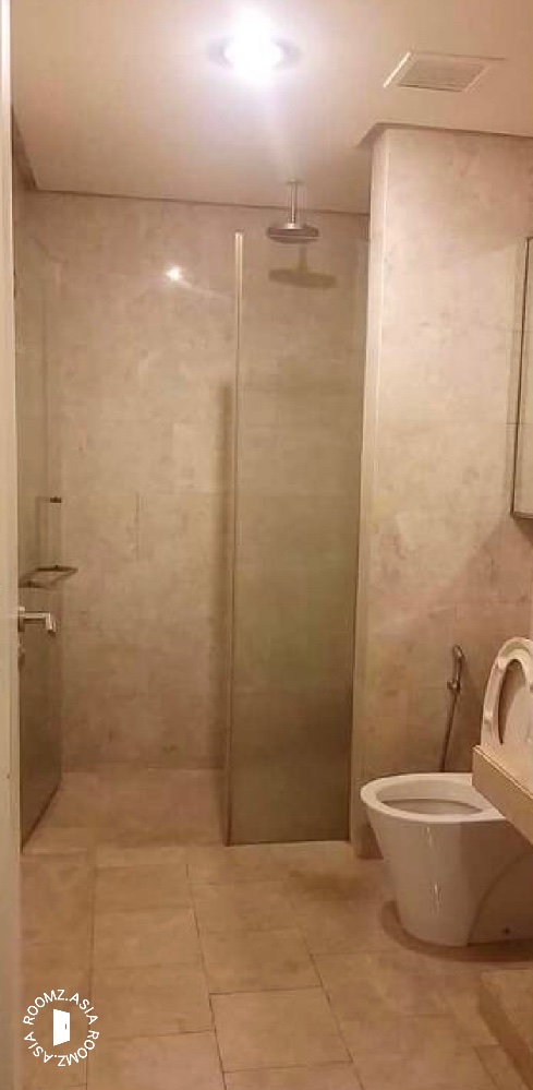 Single room for rent at with private 🛁bathroom