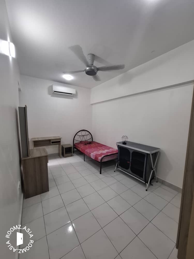 Daman Crimson Middle Room Mix Gen Unit, 2min walk to LRT Lembah Subang