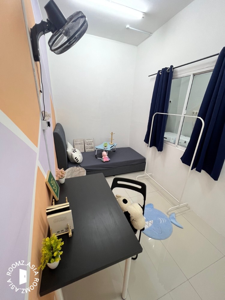 🌞 Spacious & Bright Room – Perfect for a Comfortable Stay!