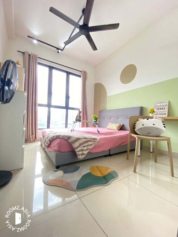 ✨ Well-Lit & Spacious Room – A Comfortable Living Experience!