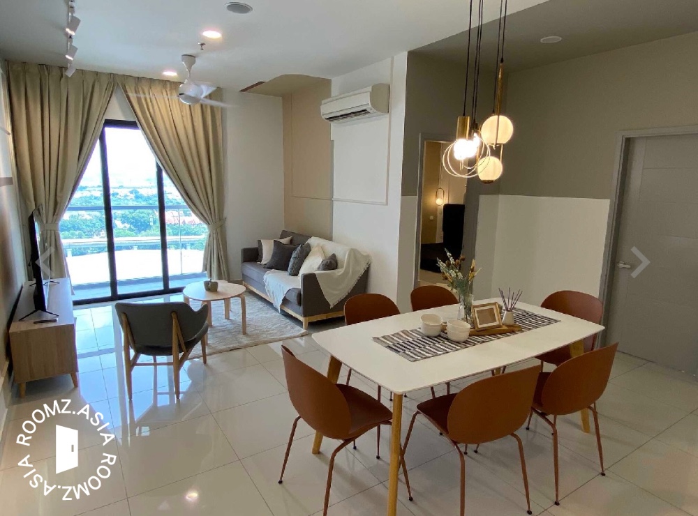 Looking for a happy, great tenant to make this cute and place home! A condo common room with a private bathroom for the tenant's own use. Fully furnished with a Queen sized bed, ceiling fan, aircon, wardrobe with mirror, study table with chair, televisi