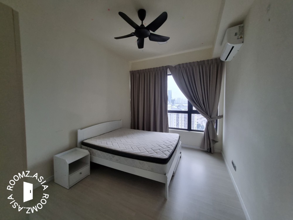 Master room for rent at with private 🛁bathroom