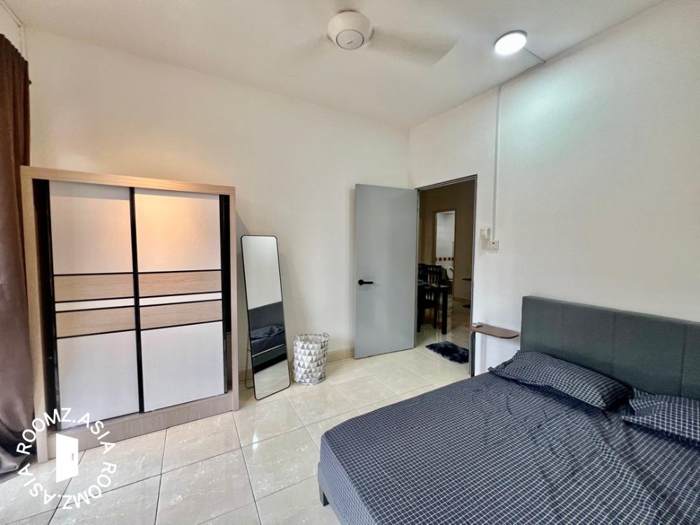 Newly Furnished Balcony Queen Bedroom to Rent @ Casa Indah 1 @ Keyless Room @ Smart Lock Room & Main Entrance @ Mix Unit
