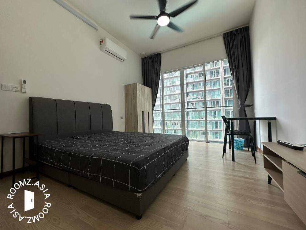 Comfy Master Room with private bathroom for rent at QuayWest Residence, Bayan Lepas
