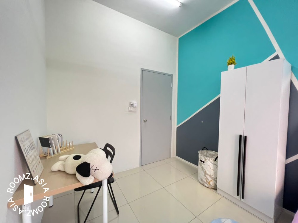 🌇 Modern & Stylish Room – Quiet, Clean, and Well-Maintained!