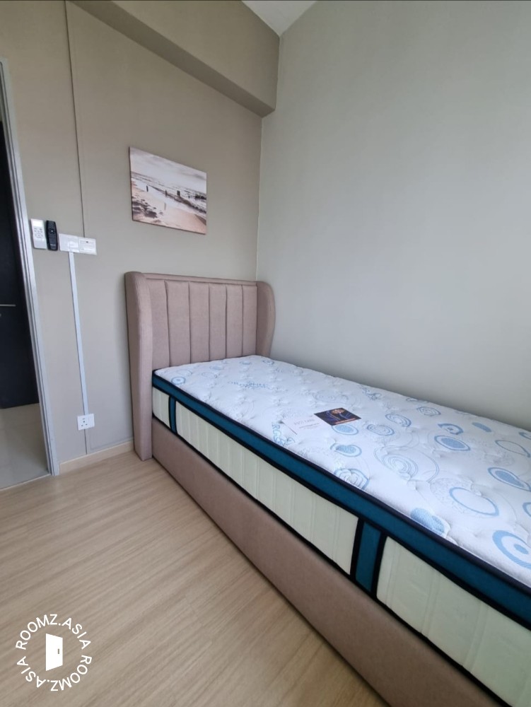 Single room for rent at prefer 👩female