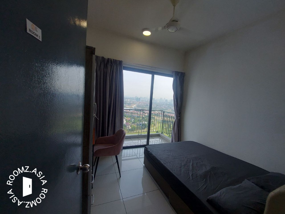 Link 2 Residence, Medium room with Balcony, Nice view, near TPM, APU, Pavillion