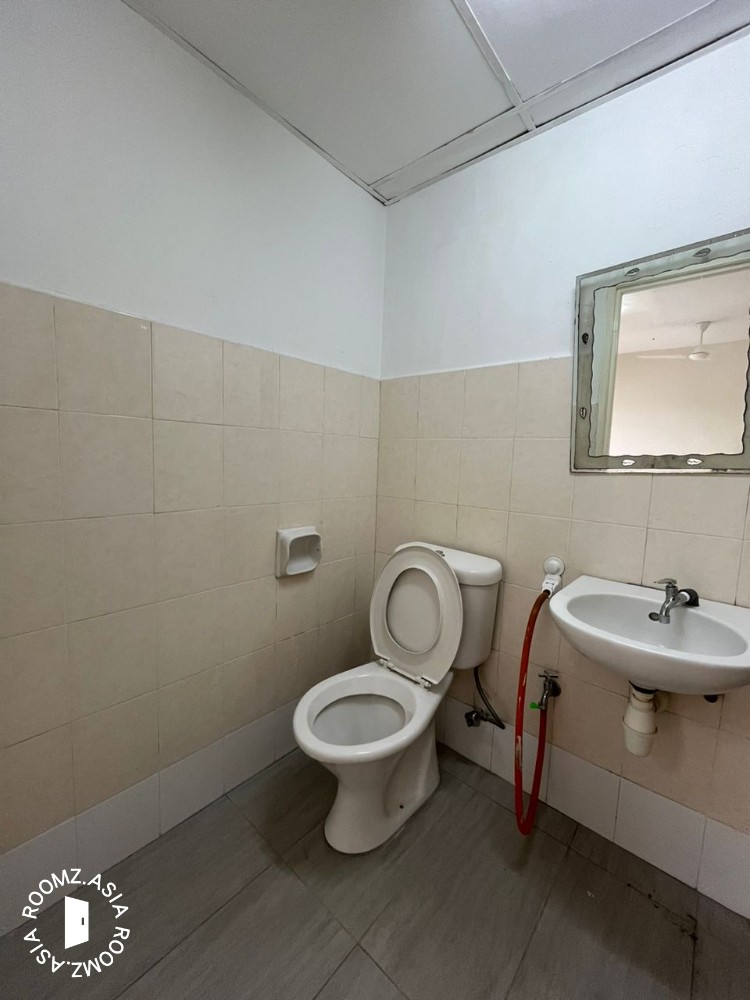 3 bedroom 2 bathroom apartment/flat for rent at Bayu puteri Tropicana Apartment