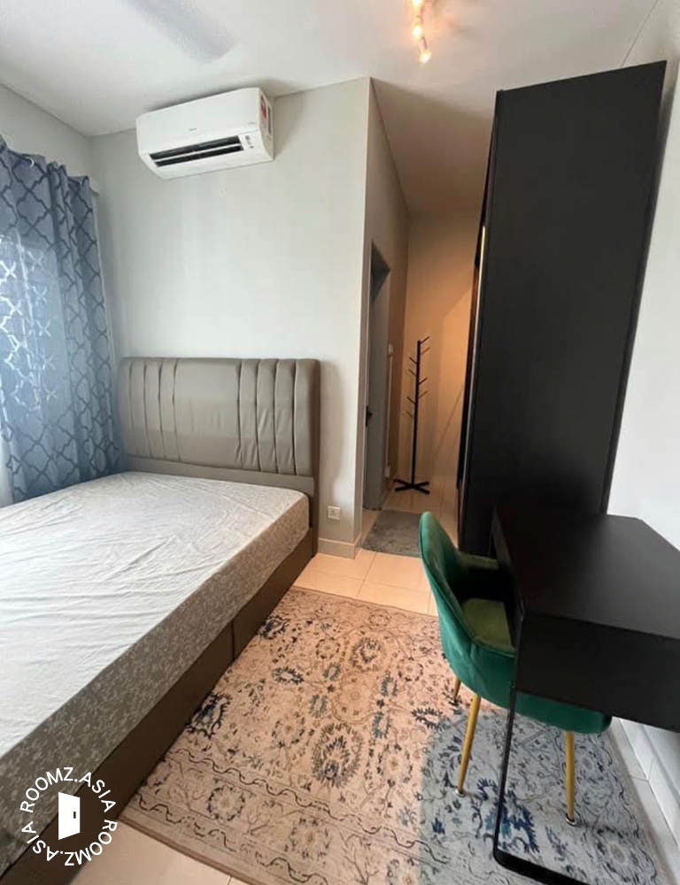 Studio room for rent with private 🛁bathroom