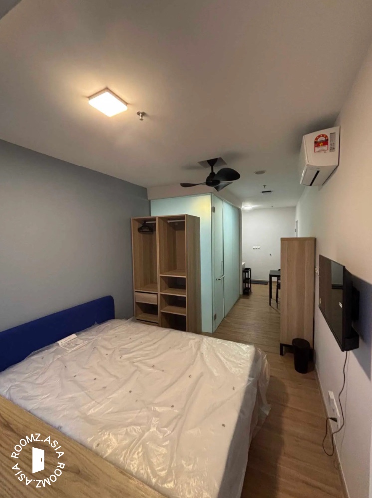 Studio room for rent at with private 🛁bathroom