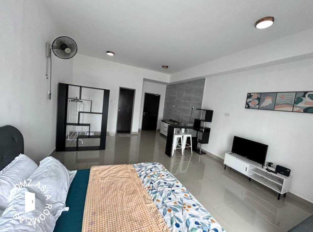 Studio room for rent at LaCosta @ Sunway South Quay with private 🛁bathroom