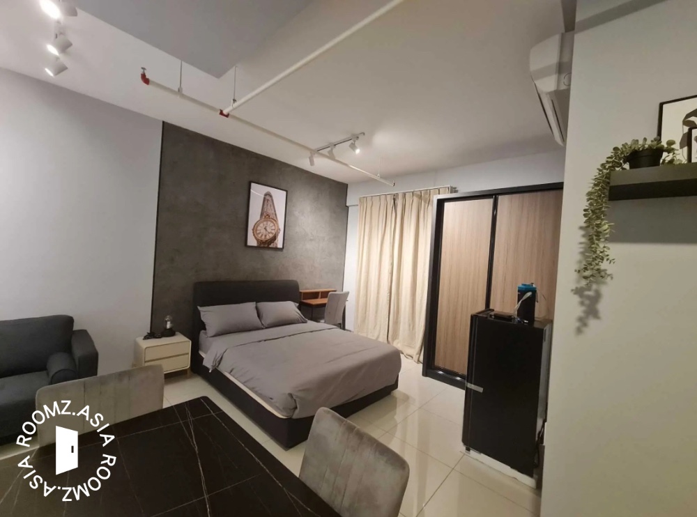 Master room for rent at with private 🛁bathroom