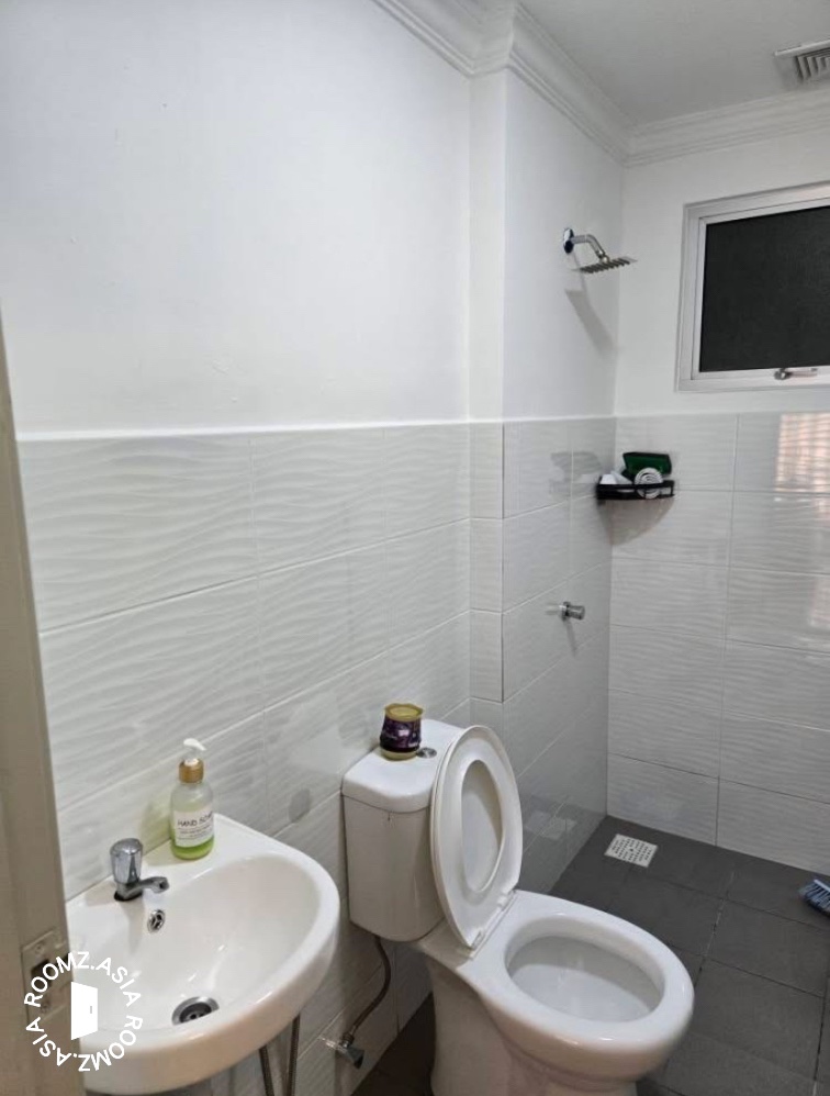 Master room for rent at with private 🛁bathroom