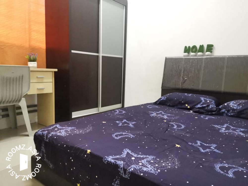 Middle room for rent at Sunway
