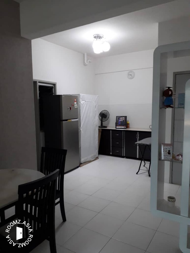 3 bedroom 2 bathroom condominium for rent at Golden Triangle