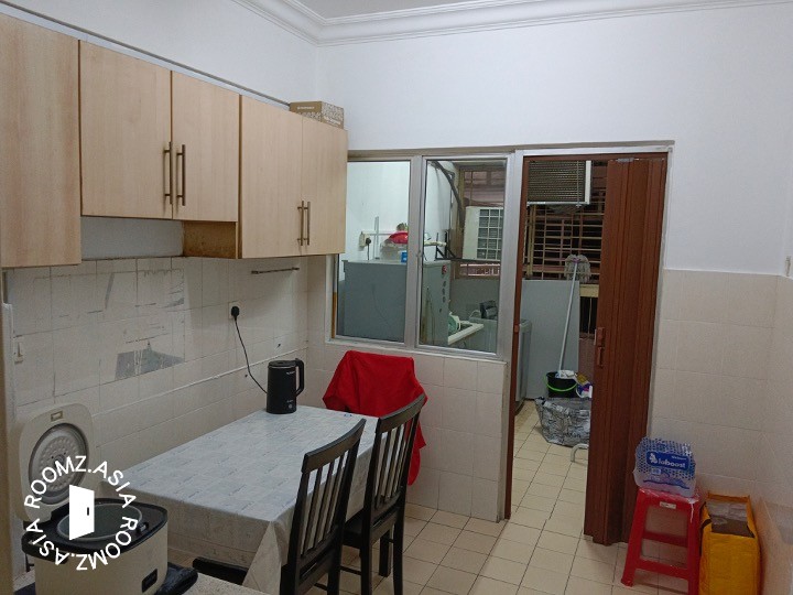 Middle room for rent at 🏡 Koi Tropika Condominium Puchong
