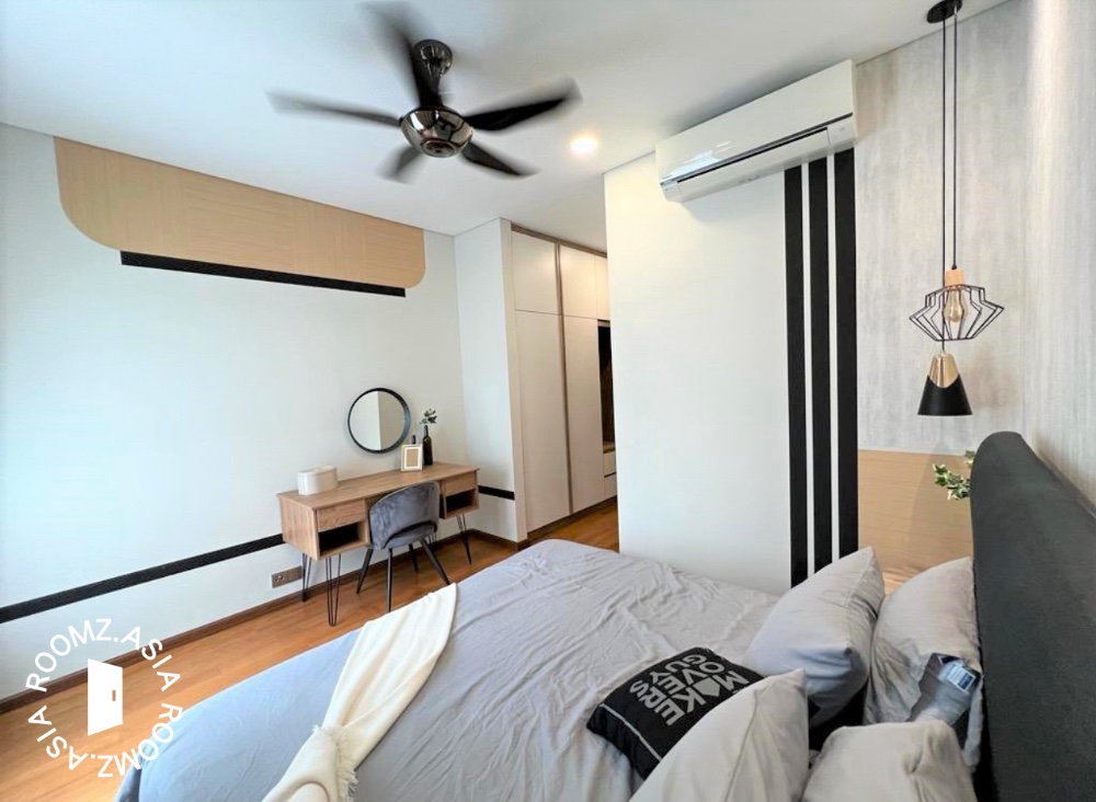 Studio room for rent at HYVE Soho Suites with private 🛁bathroom