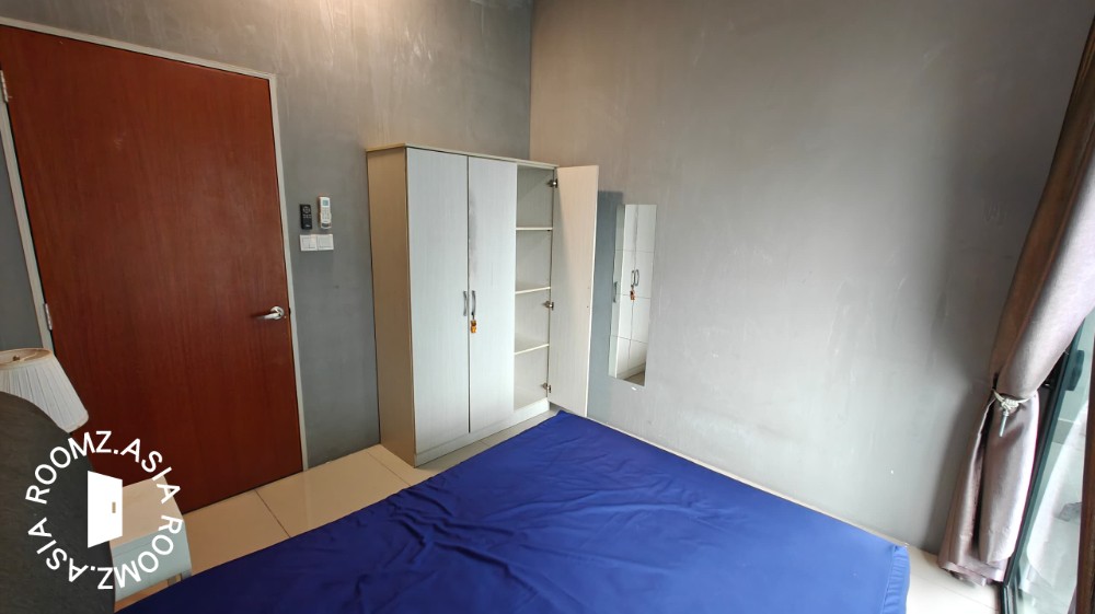 Balcony Middle room with Car Park *👩female unit