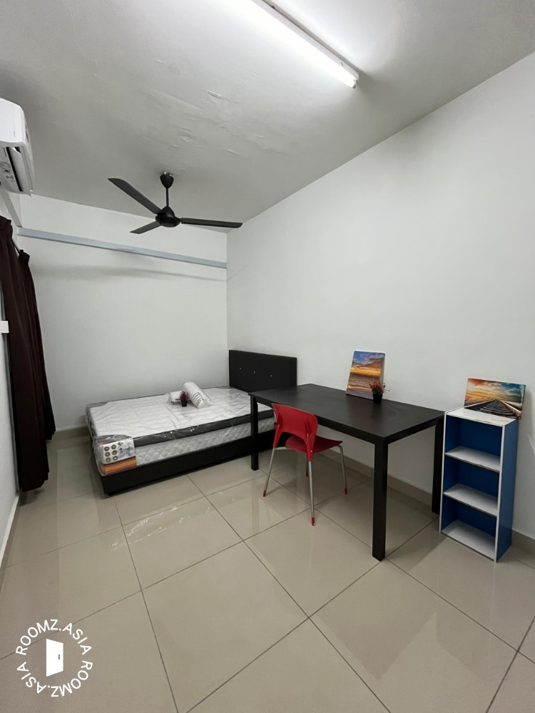 Available Now! Medium Room For Rent