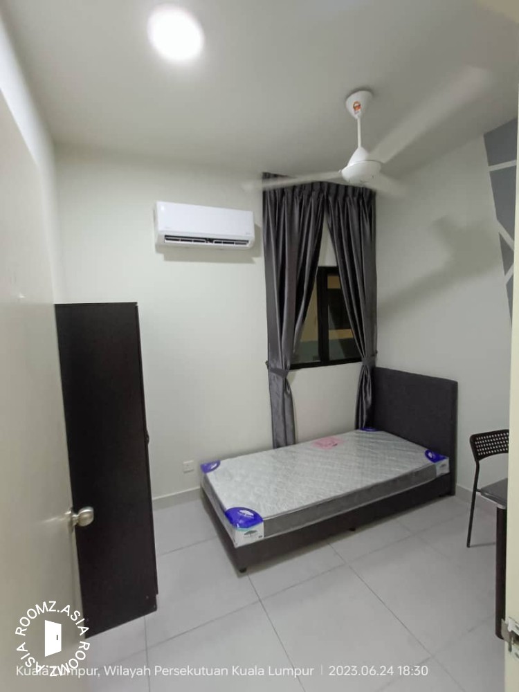 Single room for rent at Majestic Maxim Block D Main Entrance