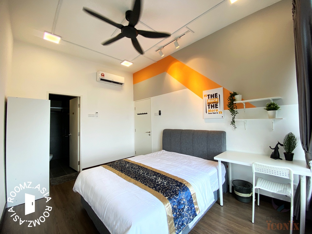 Master room for rent at with private 🛁bathroom