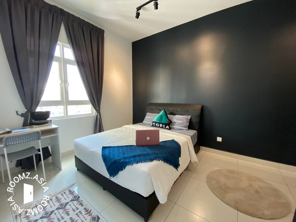 🏙️ Modern Master Room at TR Residence with Private Bathroom 🛁