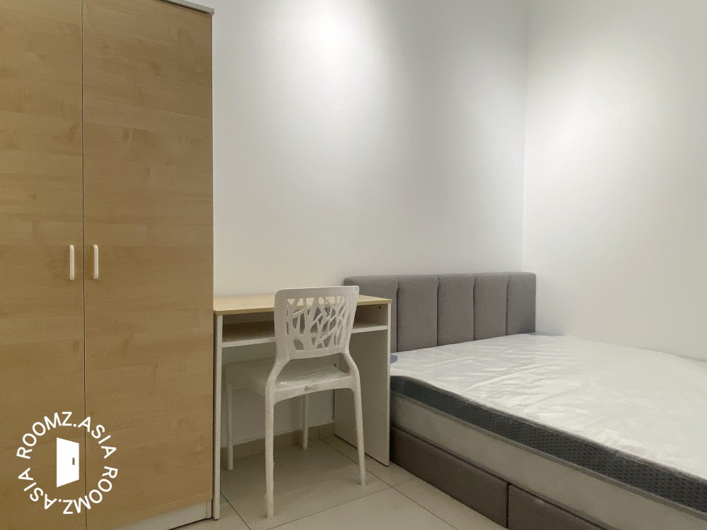Middle room for rent near KL Eco City, Bangsar
