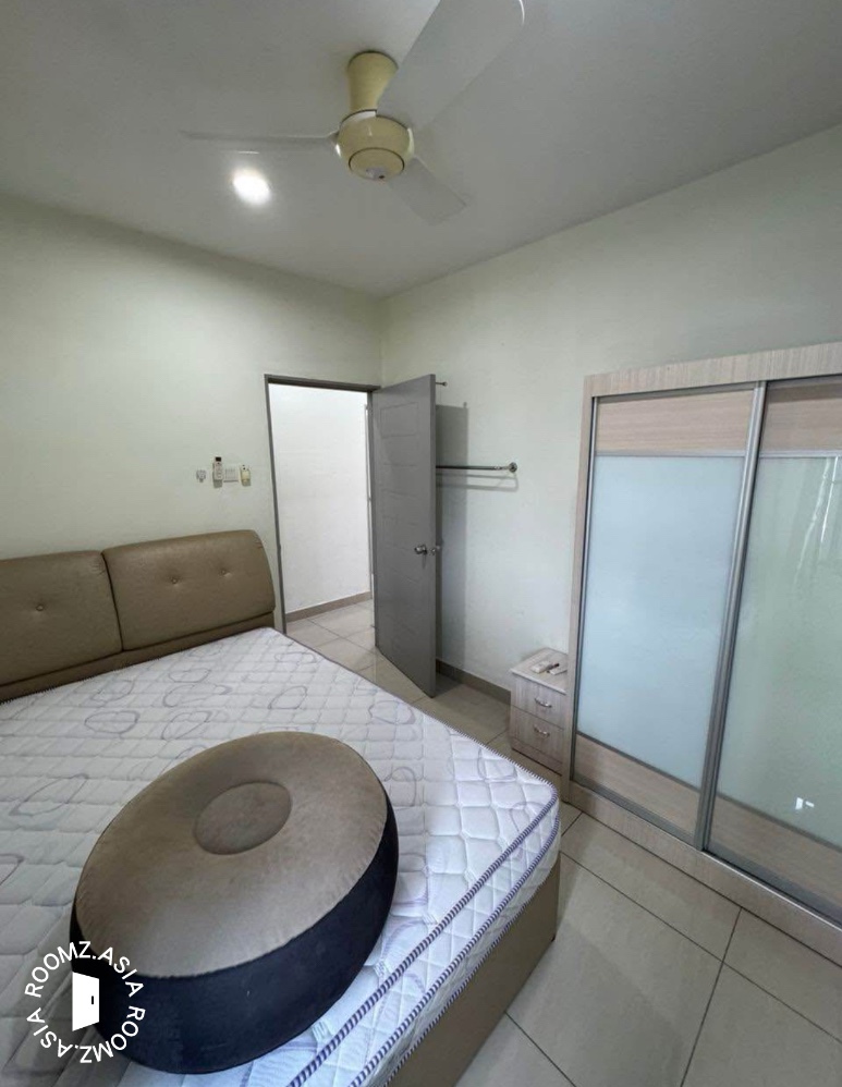 Studio room for rent at Suria Jelutong Serviced Apartment with private 🛁bathroom