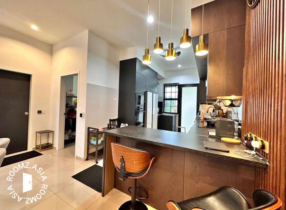 Studio room for rent at Renai Jelutong Residences with private 🛁bathroom