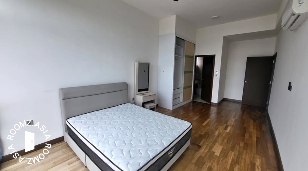 Studio room for rent at Saville @ Melawati with private 🛁bathroom