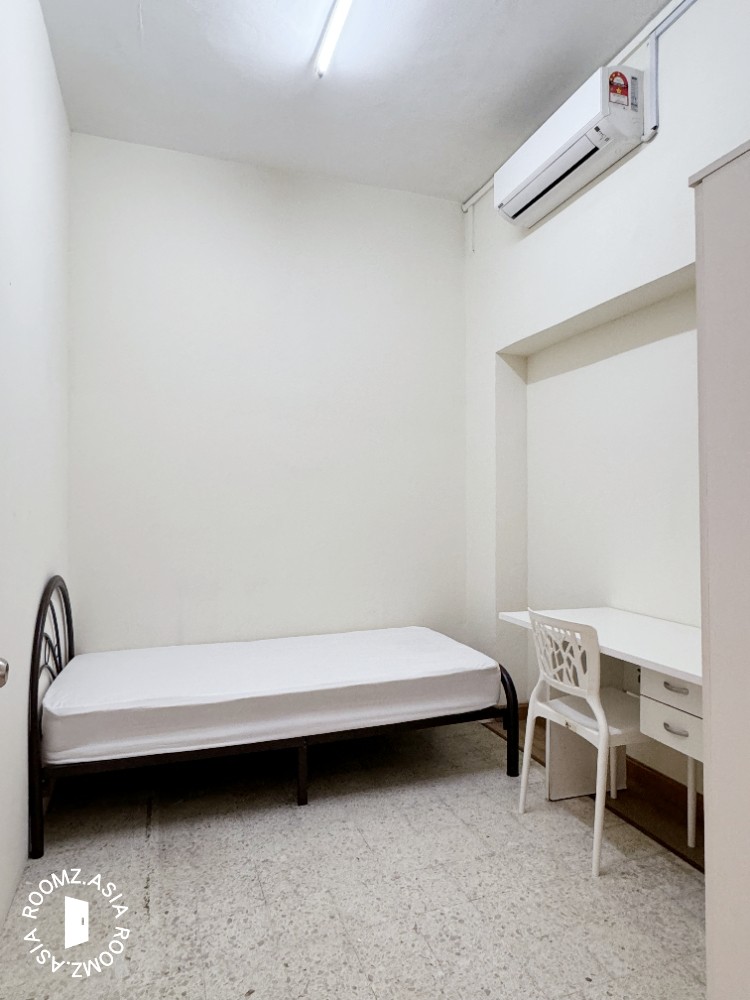 Single room for rent at Damansara Heights