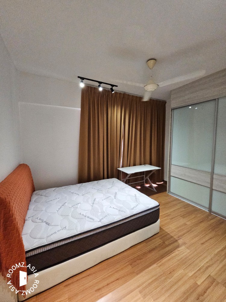 Master room for rent at Park One South with private 🛁bathroom