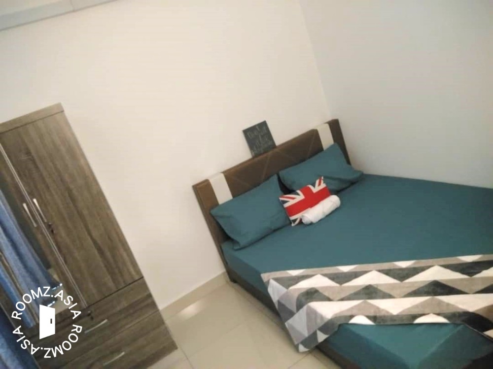 Middle room for rent at Flexis One South