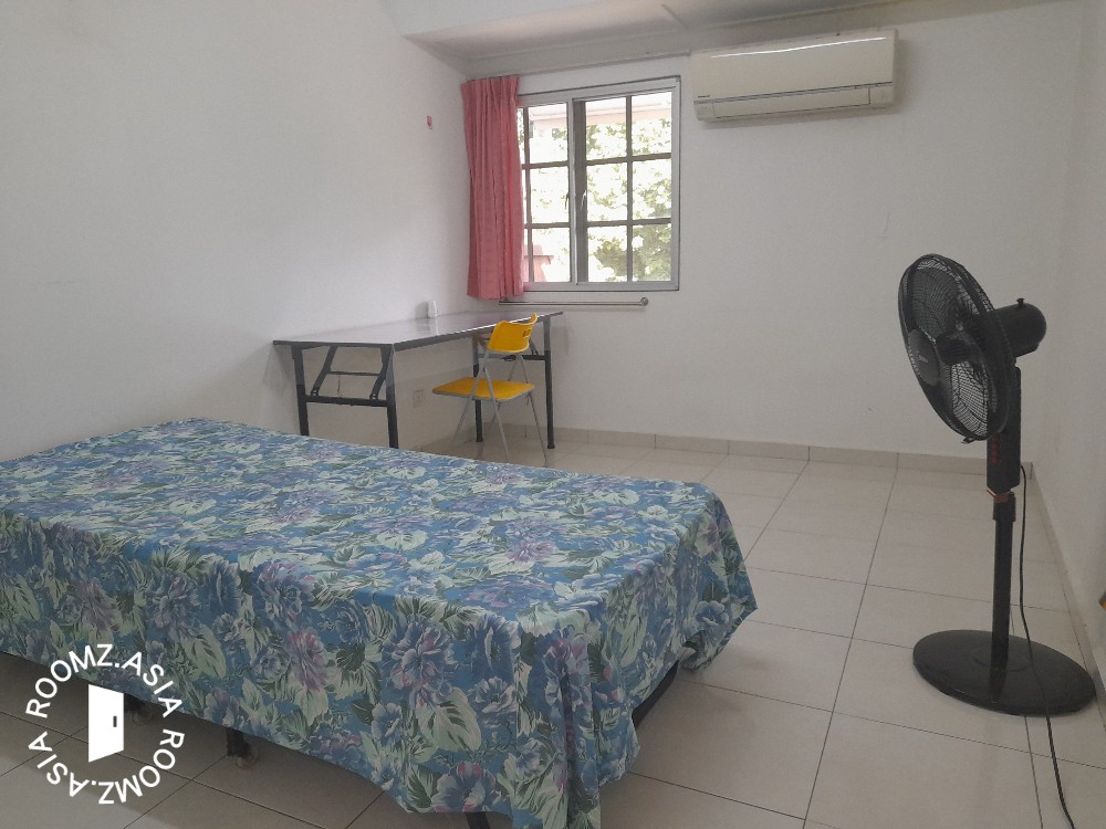 You May Wanna Stay in this Cozy Clean Middle room for rent in Seputeh, near MidValley, KL Sentral and Bangsar