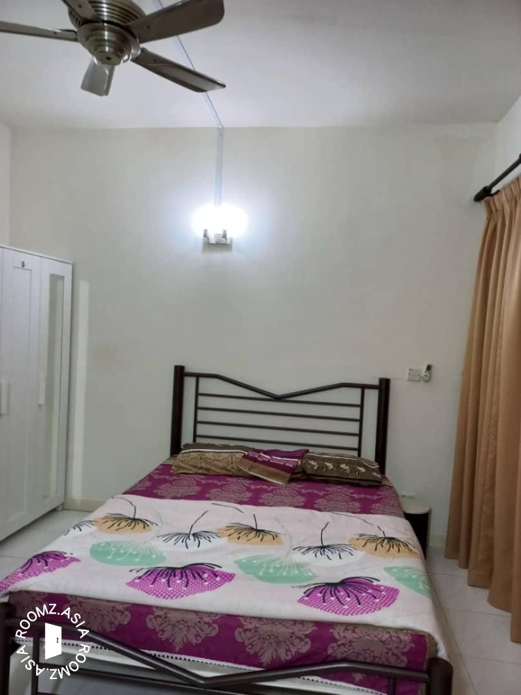 Seri Maya Condominium, Big Middle Room with Sharing Bathroom Mixed Gender Unit For Rent at Seri Maya, Setiawangsa, LRT