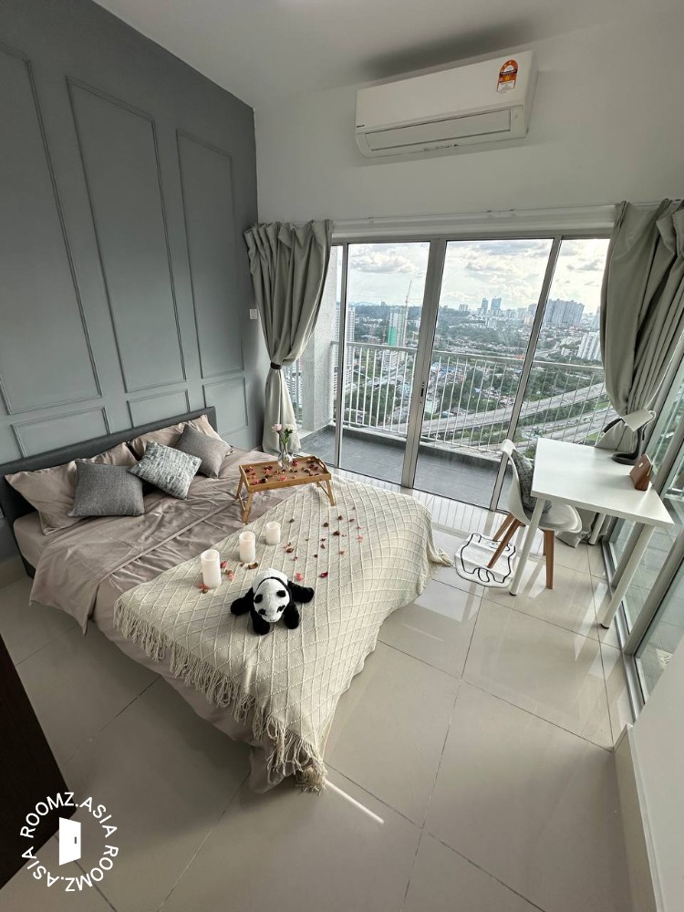 🏡Middle Balcony Room For Rent📌 Razak City Residence @ Sungai Besi