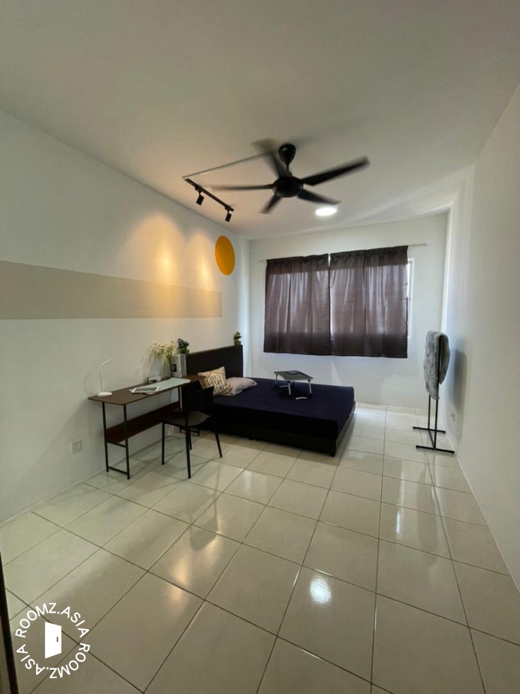 Available room for Rent in Platinum OUG